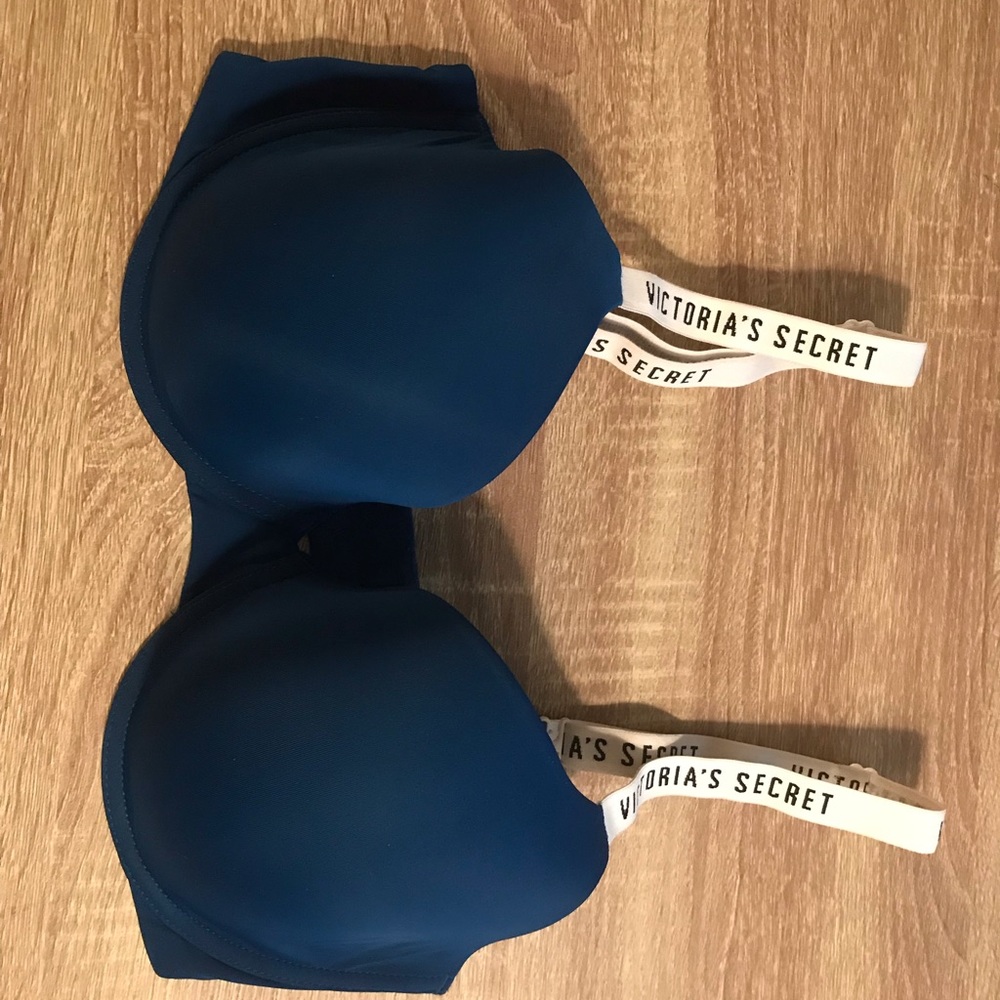 Victoria’s Secret 34DD bra